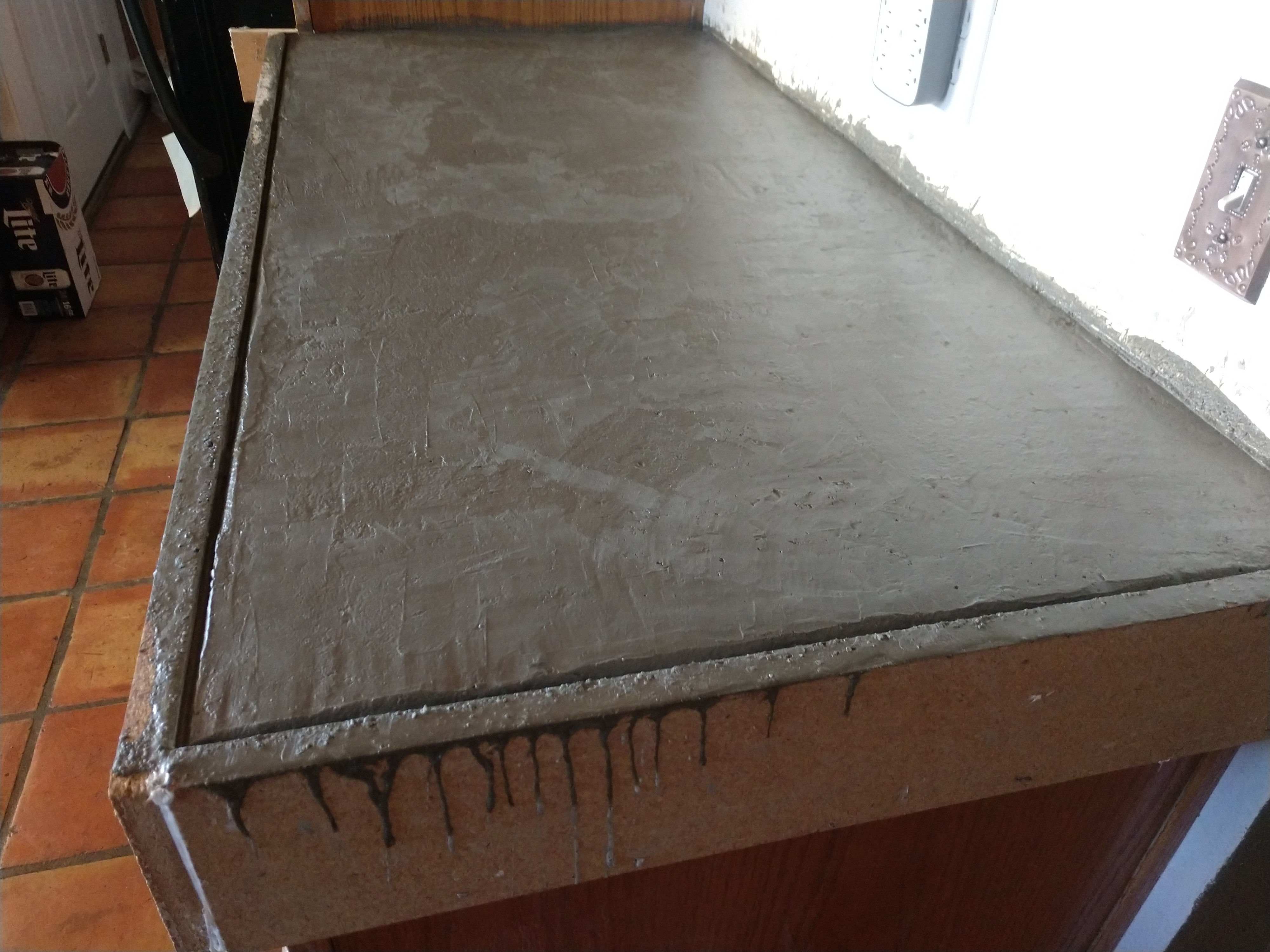 Concrete countertop edge detail with drip protection